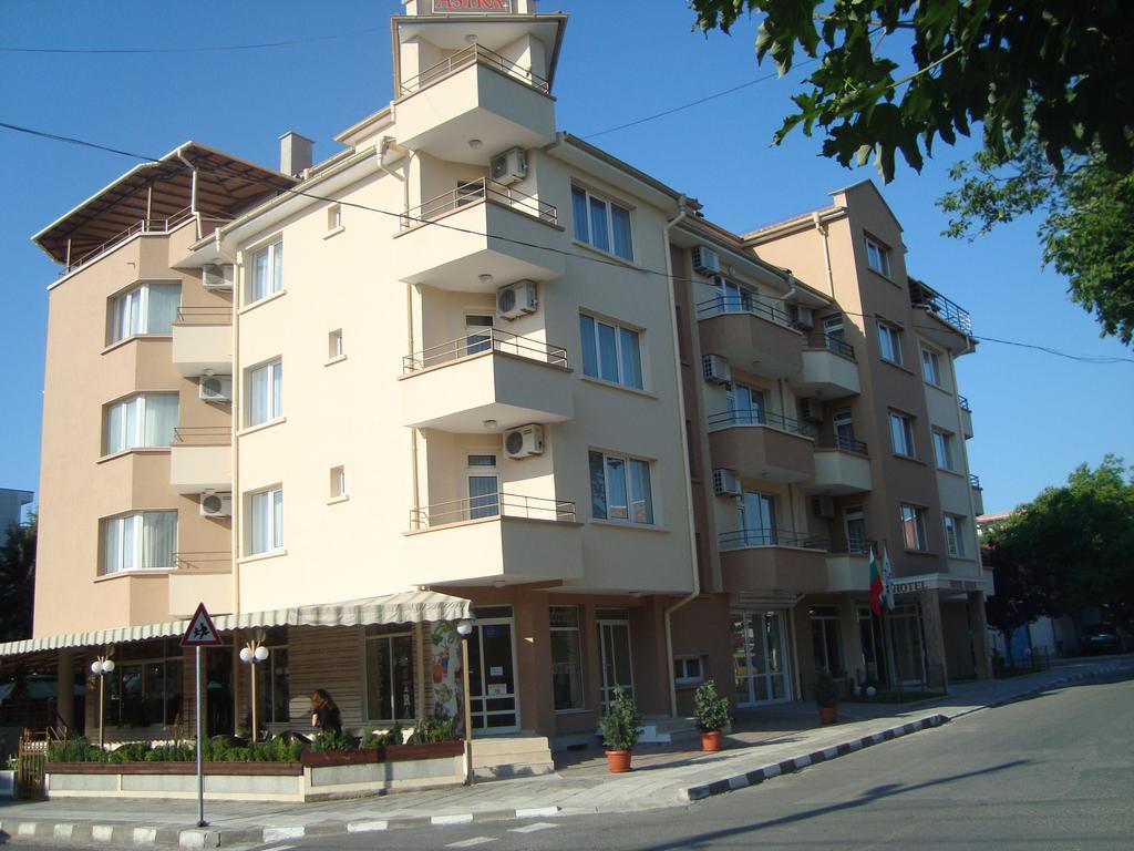 Hotel Astra Ravda Buitenkant foto