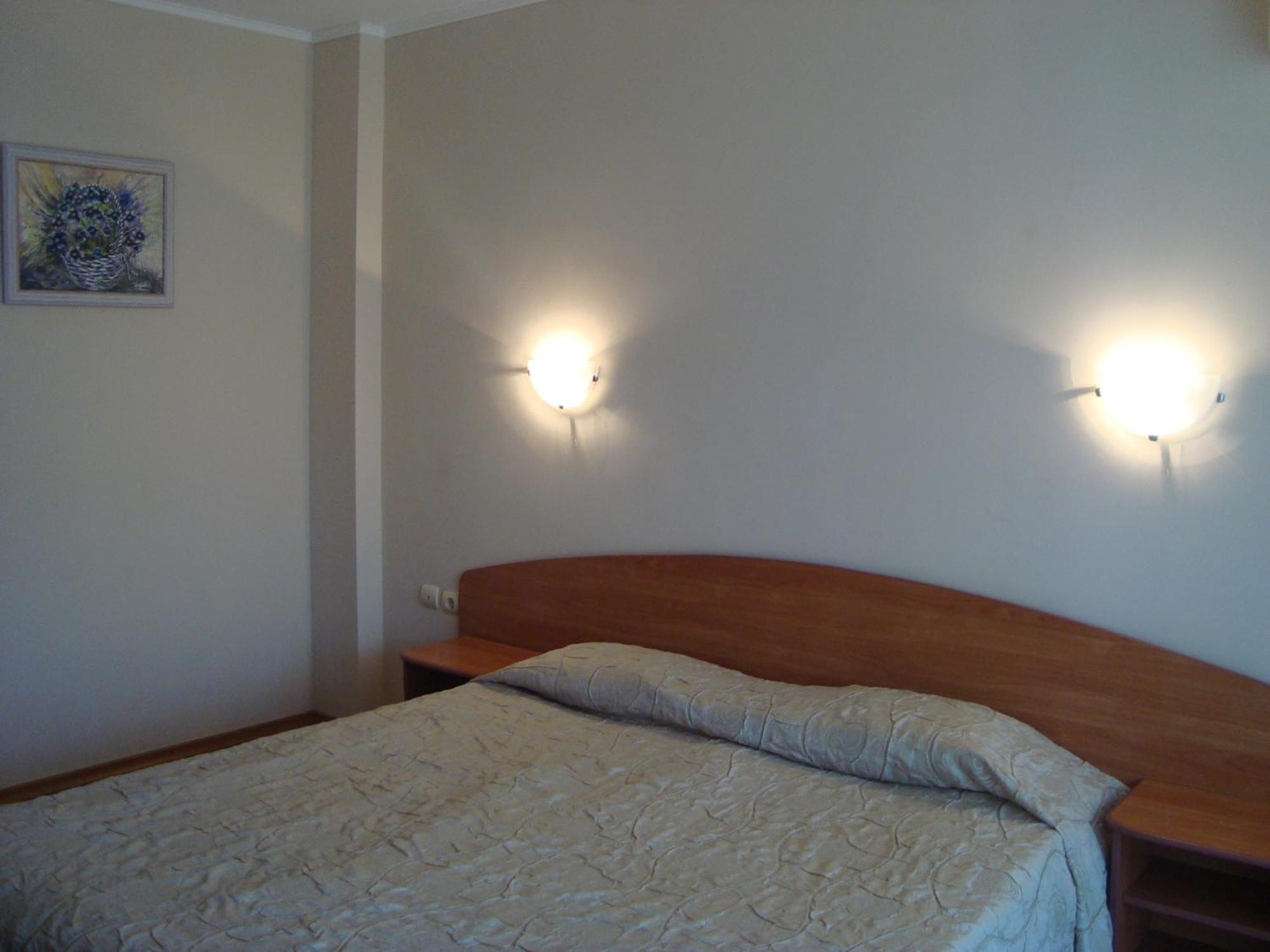 Hotel Astra Ravda Buitenkant foto