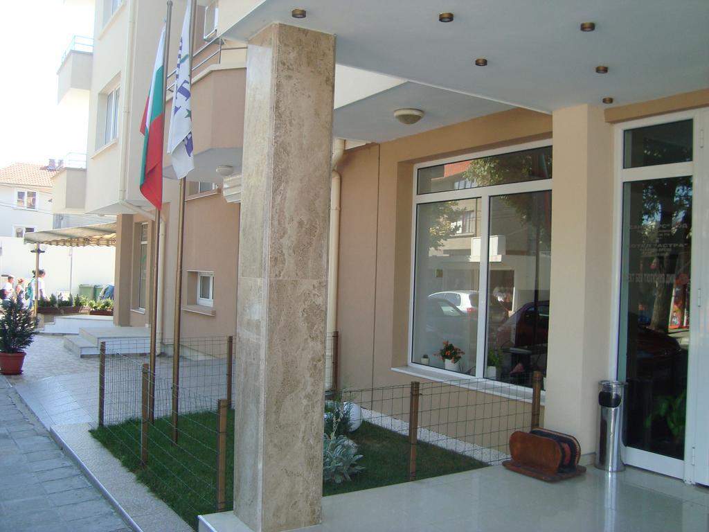 Hotel Astra Ravda Buitenkant foto
